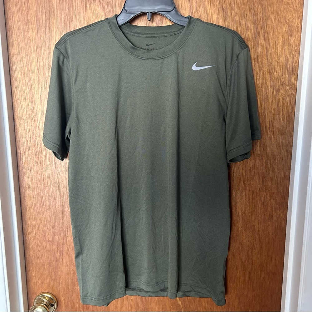 Nike Dri-FIT Legend Men’s Fitness T-Shirt Medium Olive Sustainable Materials